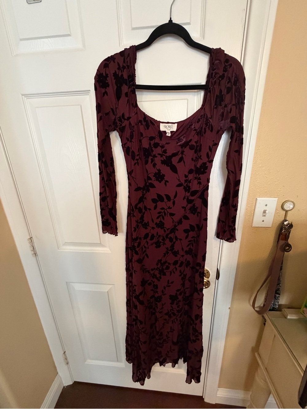 Women’s Burgundy Floral Velvet-Print Long Sleeve Dress